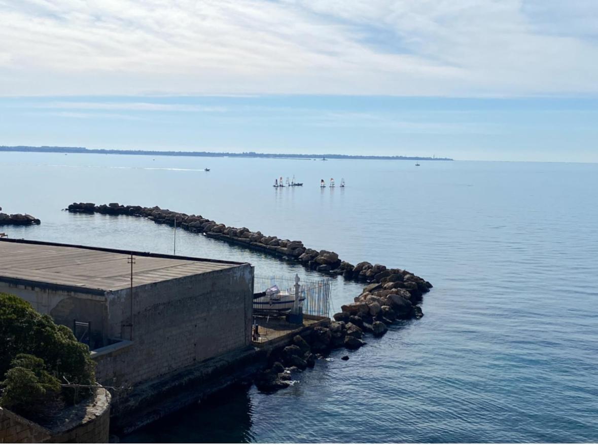 Appartamento Via Nitti Taranto Exterior foto